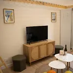 Le Cocon Suspendu Avec Filet Et Cinema Prive * קאין