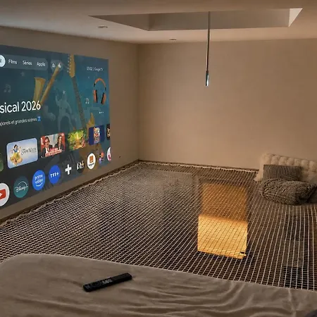 Le Cocon Suspendu Avec Filet Et Cinéma Privé Apartamento *