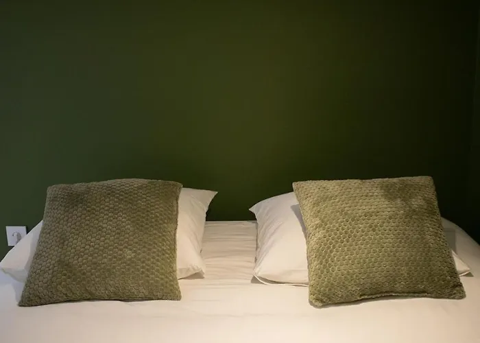 Le Cocon Suspendu Avec Filet Et Cinéma Privé Caen